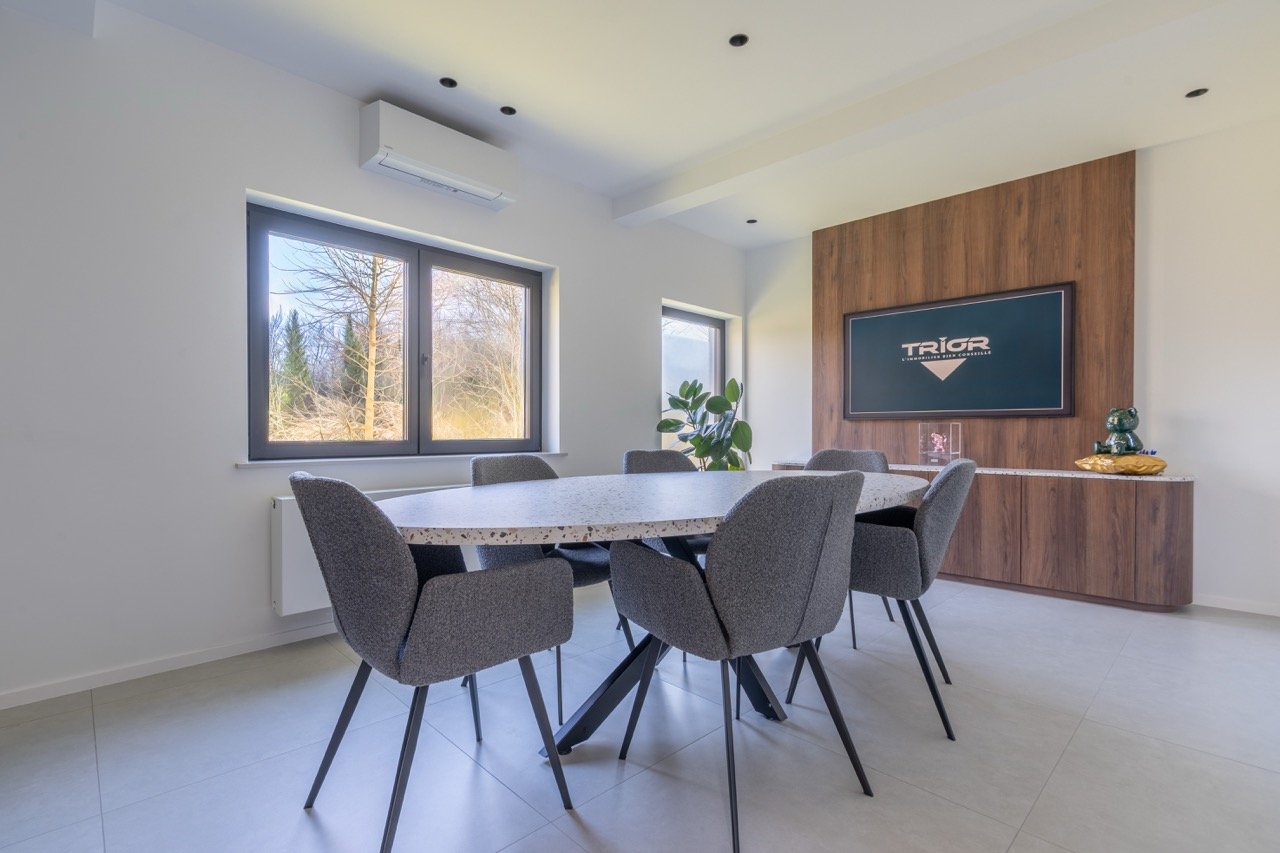 Salle de réunion de l'agence immobilière TRIOR à Nivelles